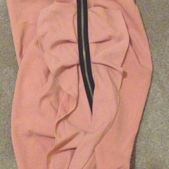 ONE SHOULDER RUFFLE BACK - Picture 7 of 11